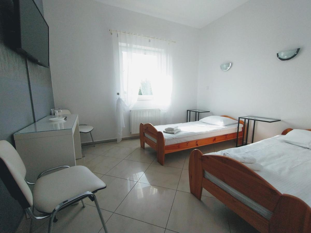 Hotel Zolta Walizka Gosciniec Podrzewie Exteriér fotografie