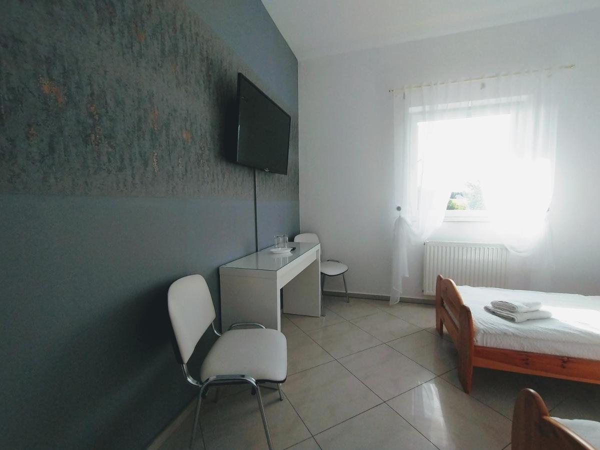 Hotel Zolta Walizka Gosciniec Podrzewie Exteriér fotografie