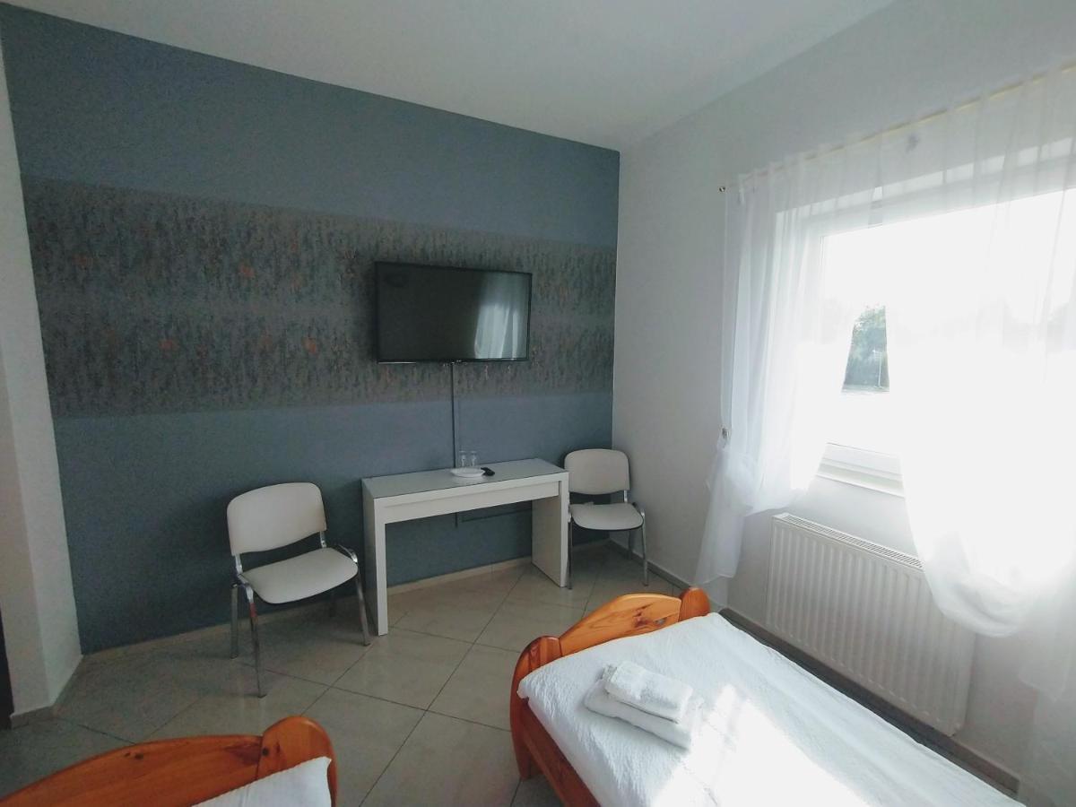 Hotel Zolta Walizka Gosciniec Podrzewie Exteriér fotografie