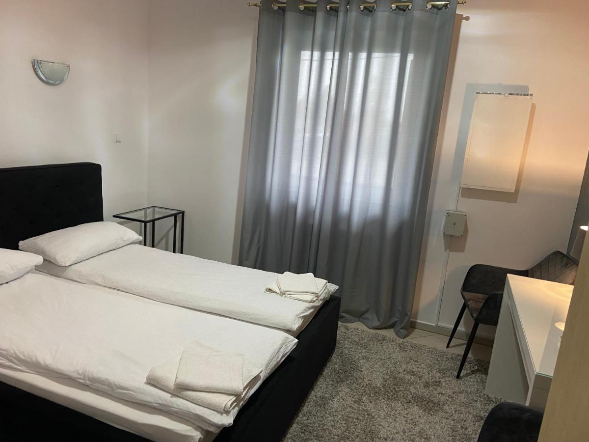 Hotel Zolta Walizka Gosciniec Podrzewie Exteriér fotografie