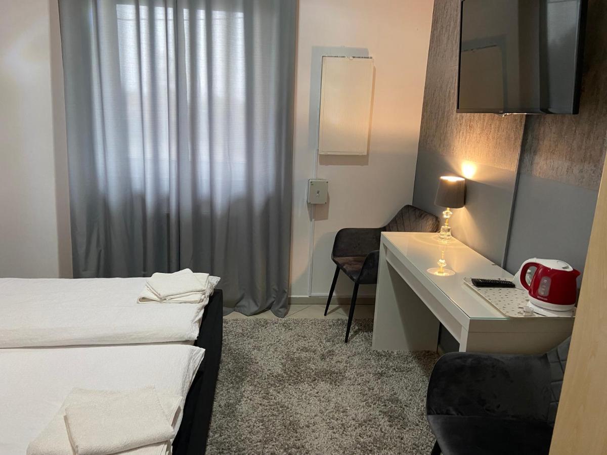 Hotel Zolta Walizka Gosciniec Podrzewie Exteriér fotografie