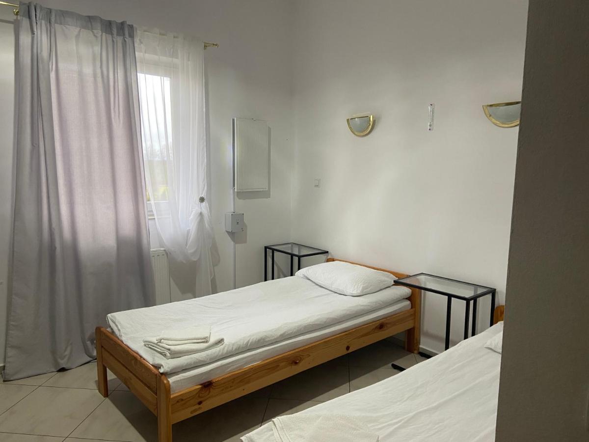 Hotel Zolta Walizka Gosciniec Podrzewie Exteriér fotografie