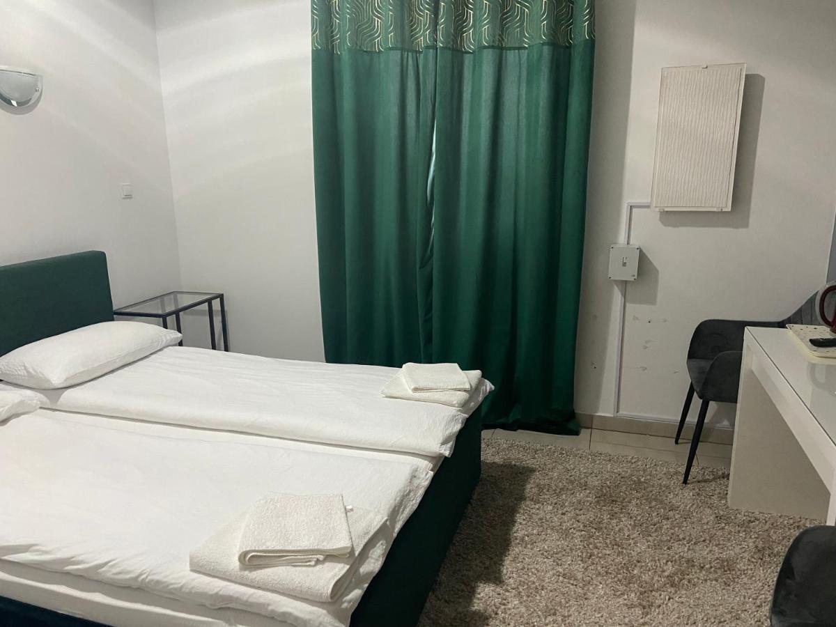 Hotel Zolta Walizka Gosciniec Podrzewie Exteriér fotografie