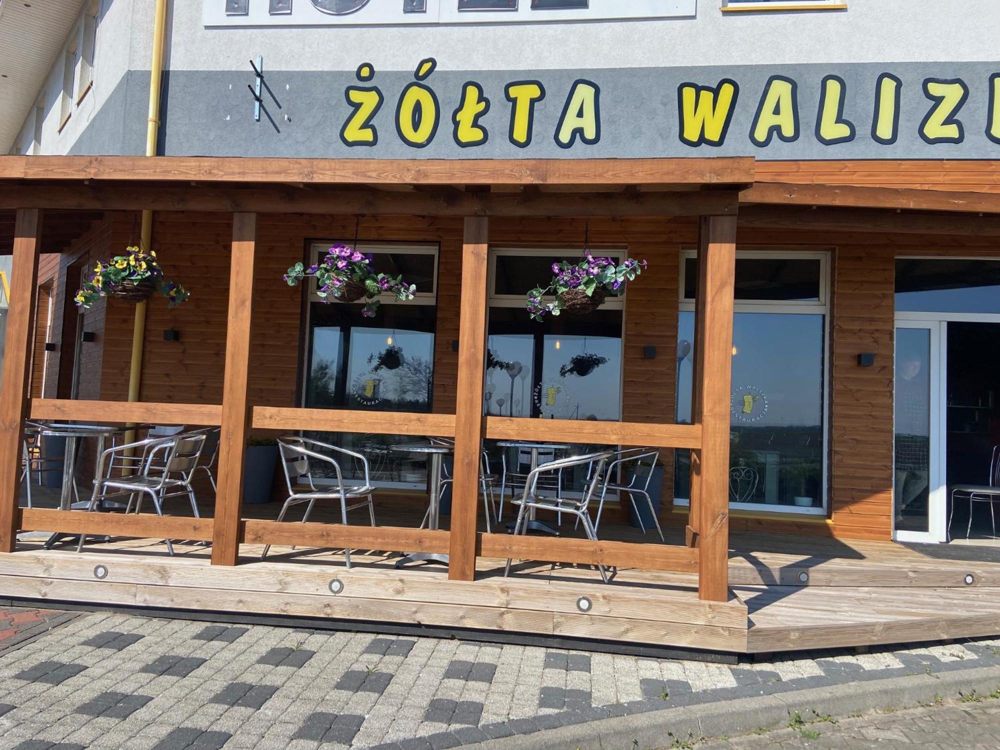 Hotel Zolta Walizka Gosciniec Podrzewie Exteriér fotografie